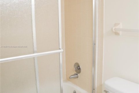 Condo in Deerfield Beach, Florida, 2 bedrooms  № 1745672 - photo 21