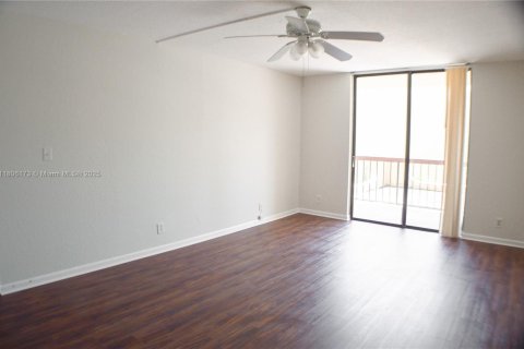 Condo in Deerfield Beach, Florida, 2 bedrooms  № 1745672 - photo 15