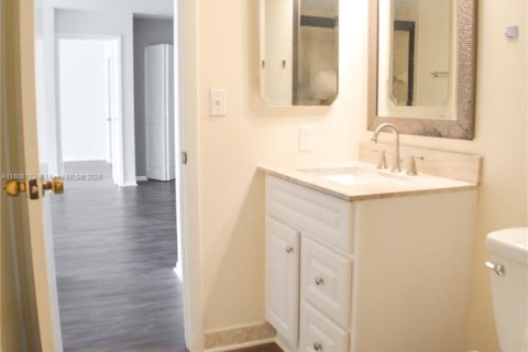 Condo in Deerfield Beach, Florida, 2 bedrooms  № 1745672 - photo 13