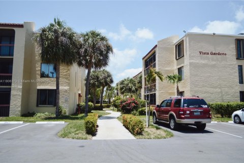 Condo in Deerfield Beach, Florida, 2 bedrooms  № 1745672 - photo 1
