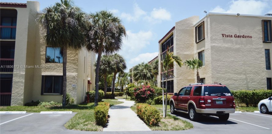 Condo in Deerfield Beach, Florida, 2 bedrooms № 1745672