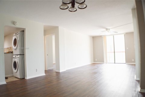 Condo in Deerfield Beach, Florida, 2 bedrooms  № 1745672 - photo 3