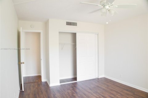 Condo in Deerfield Beach, Florida, 2 bedrooms  № 1745672 - photo 10