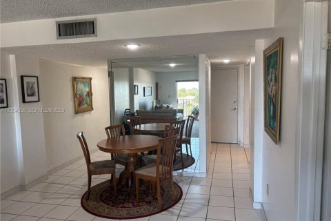 Condo in Miami, Florida, 3 bedrooms  № 1982476 - photo 3