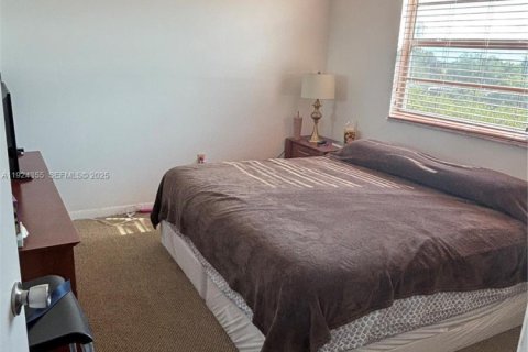 Condo in Miami, Florida, 3 bedrooms  № 1982476 - photo 13