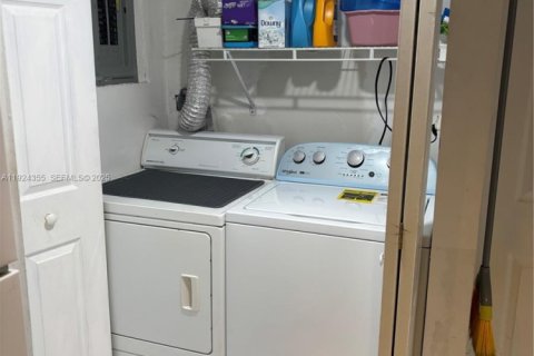 Condo in Miami, Florida, 3 bedrooms  № 1982476 - photo 18