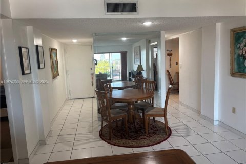 Condo in Miami, Florida, 3 bedrooms  № 1982476 - photo 4