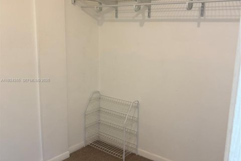 Condo in Miami, Florida, 3 bedrooms  № 1982476 - photo 12