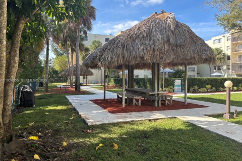 Condo in Miami, Florida, 3 bedrooms  № 1982476 - photo 26