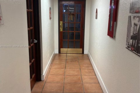 Condo in Miami, Florida, 3 bedrooms  № 1982476 - photo 20