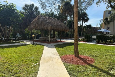 Condo in Miami, Florida, 3 bedrooms  № 1982476 - photo 27