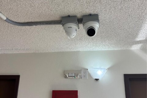 Condo in Miami, Florida, 3 bedrooms  № 1982476 - photo 22