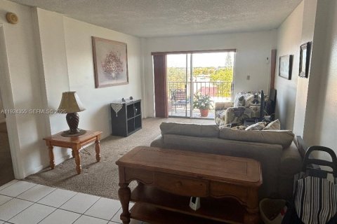 Condo in Miami, Florida, 3 bedrooms  № 1982476 - photo 8