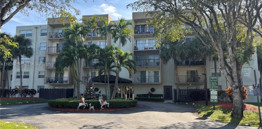 Condominio en Miami, Florida, 3 dormitorios  № 1982476