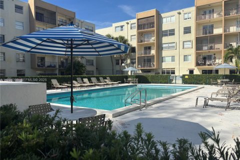 Condo in Miami, Florida, 3 bedrooms  № 1982476 - photo 23