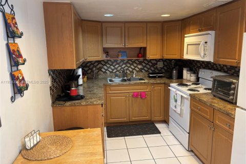 Condo in Miami, Florida, 3 bedrooms  № 1982476 - photo 6