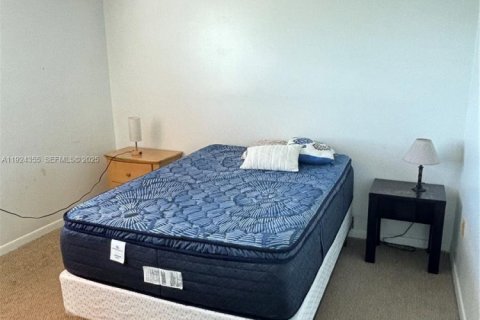 Condo in Miami, Florida, 3 bedrooms  № 1982476 - photo 15