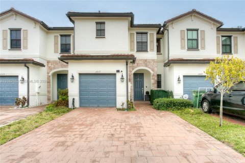 Townhouse in Hialeah, Florida 3 bedrooms, 138.05 sq.m. № 2071592