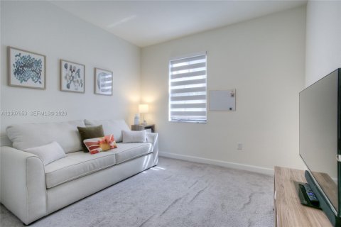 Townhouse in Hialeah, Florida 3 bedrooms, 138.05 sq.m. № 2071592 - photo 12
