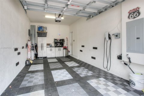 Townhouse in Hialeah, Florida 3 bedrooms, 138.05 sq.m. № 2071592 - photo 15