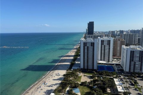 Copropriété à louer à Hallandale Beach, Floride: 3 chambres, 161 m2 № 1706434 - photo 2
