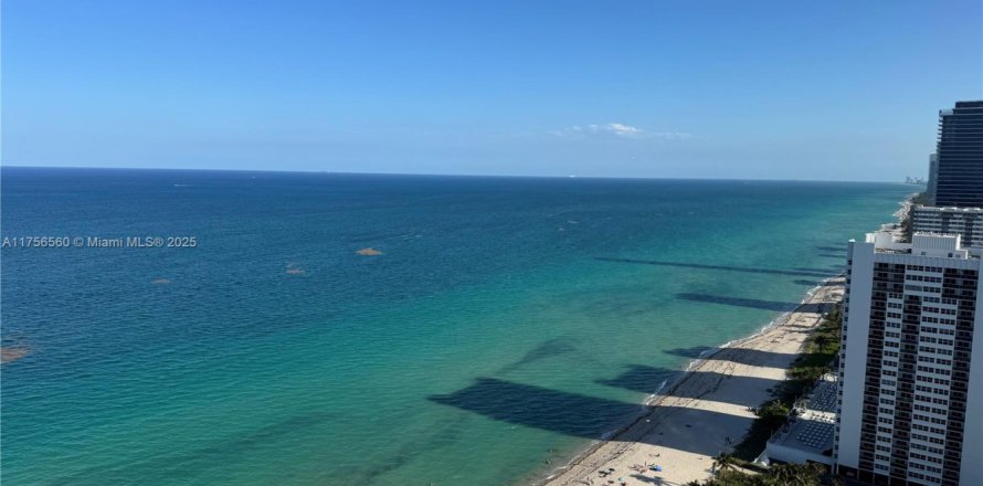 Condo à Hallandale Beach, Floride, 3 chambres № 1706434