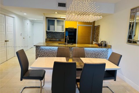 Copropriété à louer à Hallandale Beach, Floride: 3 chambres, 161 m2 № 1706434 - photo 11