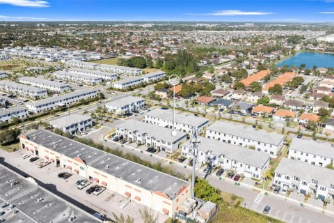 Touwnhouse à vendre à Homestead, Floride: 4 chambres, 186.27 m2 № 1985288 - photo 8