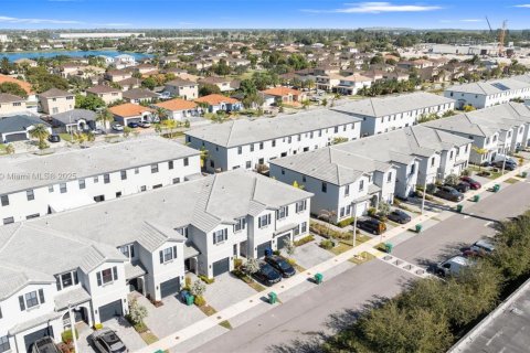 Touwnhouse à vendre à Homestead, Floride: 4 chambres, 186.27 m2 № 1985288 - photo 11