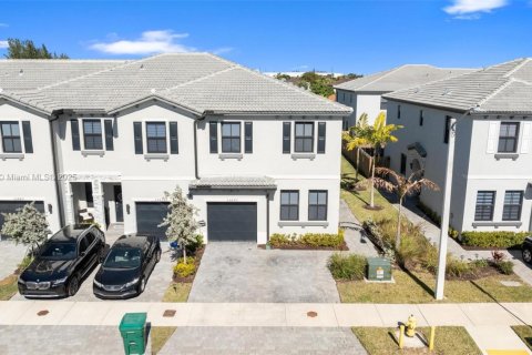 Touwnhouse à vendre à Homestead, Floride: 4 chambres, 186.27 m2 № 1985288 - photo 2