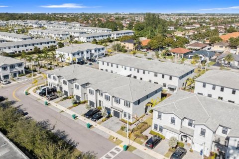 Touwnhouse à vendre à Homestead, Floride: 4 chambres, 186.27 m2 № 1985288 - photo 12