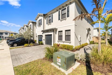 Touwnhouse à vendre à Homestead, Floride: 4 chambres, 186.27 m2 № 1985288 - photo 3