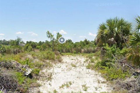 Terreno en venta en Port Charlotte, Florida № 1894505 - foto 2