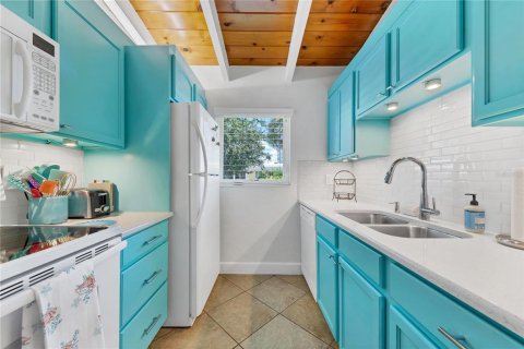 Condo in Sarasota, Florida, 1 bedroom  № 2216079 - photo 14