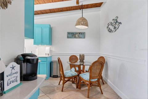 Condo in Sarasota, Florida, 1 bedroom  № 2216079 - photo 11
