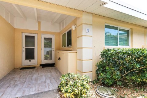 Condo in Sarasota, Florida, 1 bedroom  № 2216079 - photo 3