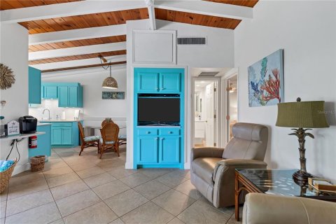 Condo in Sarasota, Florida, 1 bedroom  № 2216079 - photo 5