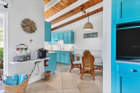 Condo in Sarasota, Florida, 1 bedroom  № 2216079 - photo 10