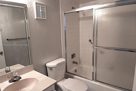 Condo in Sunrise, Florida, 2 bedrooms  № 2041763 - photo 12