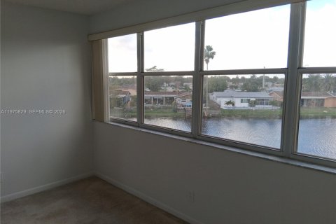 Condo in Sunrise, Florida, 2 bedrooms  № 2041763 - photo 24