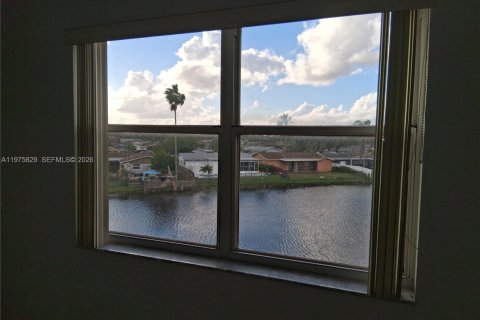 Condo in Sunrise, Florida, 2 bedrooms  № 2041763 - photo 27