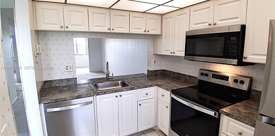 Condo in Sunrise, Florida, 2 bedrooms  № 2041763