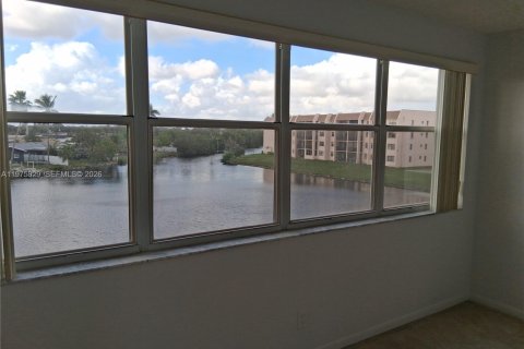 Condo in Sunrise, Florida, 2 bedrooms  № 2041763 - photo 25