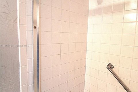 Condo in Sunrise, Florida, 2 bedrooms  № 2041763 - photo 13