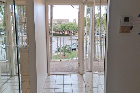 Condo in Sunrise, Florida, 2 bedrooms  № 2041763 - photo 19