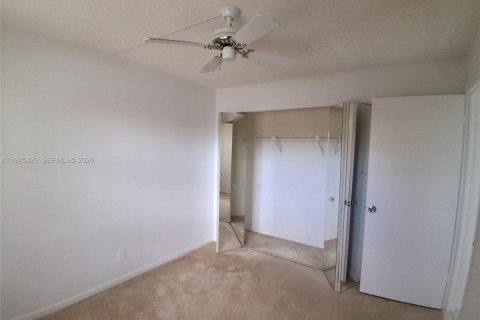 Condo in Sunrise, Florida, 2 bedrooms  № 2041763 - photo 11