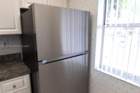 Condo in Sunrise, Florida, 2 bedrooms  № 2041763 - photo 8