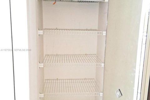 Condo in Sunrise, Florida, 2 bedrooms  № 2041763 - photo 16