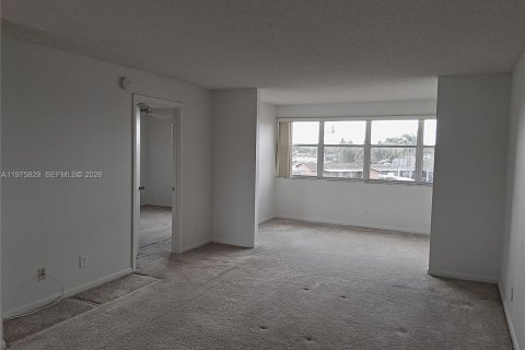 Condo in Sunrise, Florida, 2 bedrooms  № 2041763 - photo 20