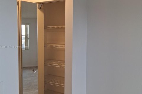 Condo in Sunrise, Florida, 2 bedrooms  № 2041763 - photo 30